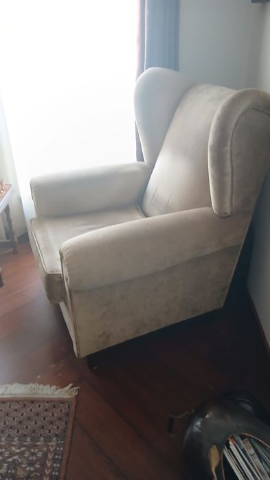 Sofá de orelhas bege