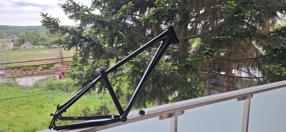 Rama do roweru  + zestaw łożyskach  i wypleniczy