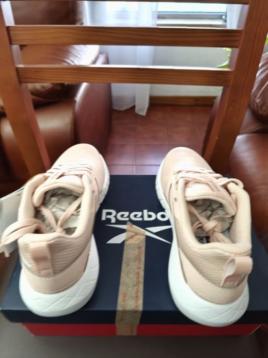 Tênis novos com caixa da Reebok tamanho 35