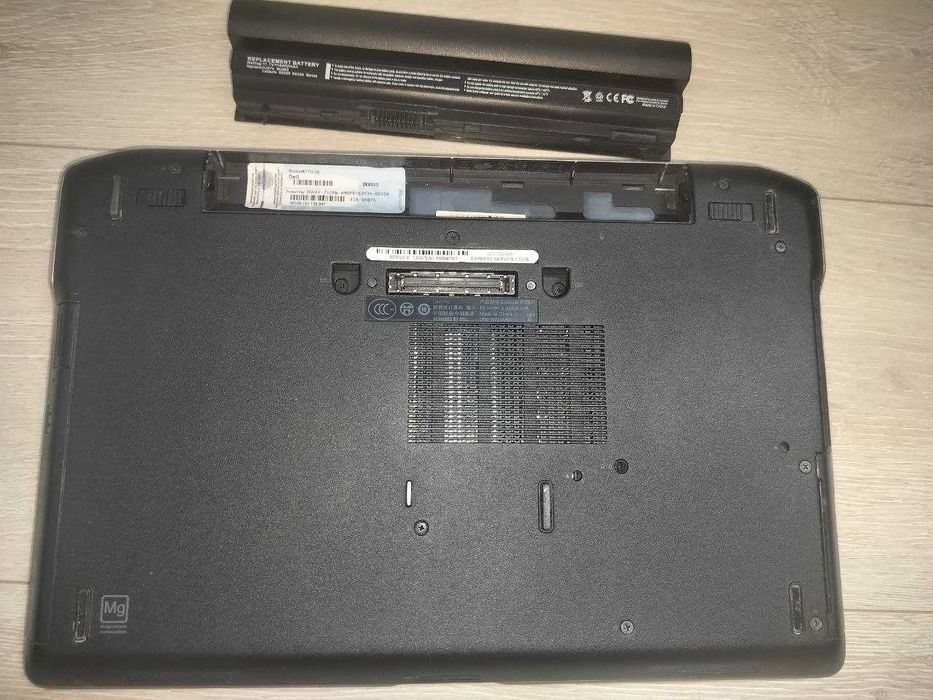 Ноутбук Dell Latitude E6320 / i5-2520M/4GB/HDD 320GB