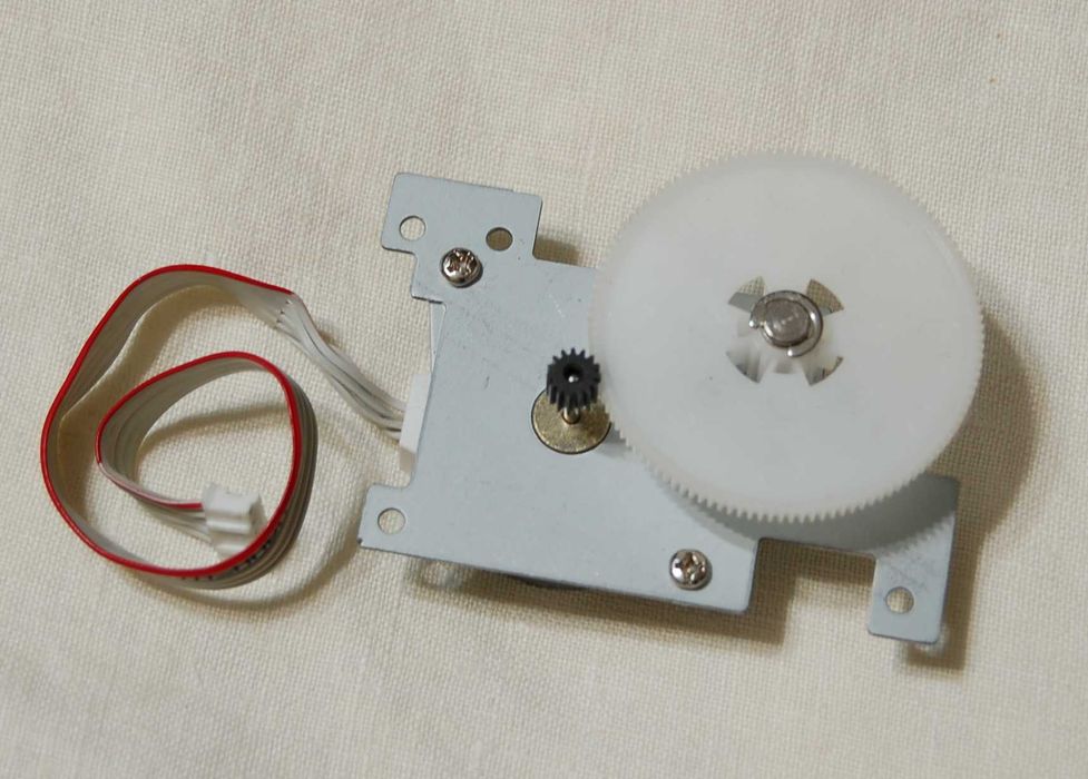 silniczek krokowy z przekładnią od drukarki od skanera ?
