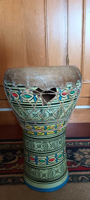 Tambor africano pintado à mão (para restauro)