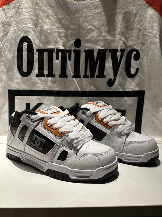 6 різних пар взуття Dc shoe