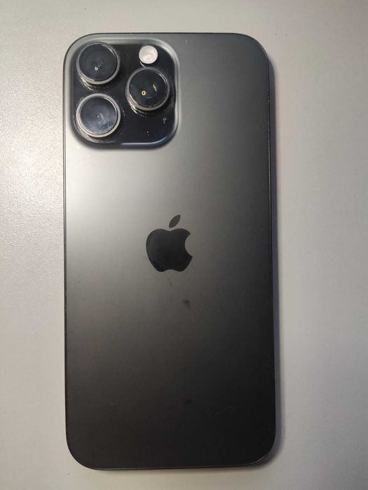 Mega zadbany Iphone 16 Pro Max + 10 etui