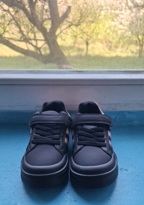 Дитячи кросівки для дівчинки