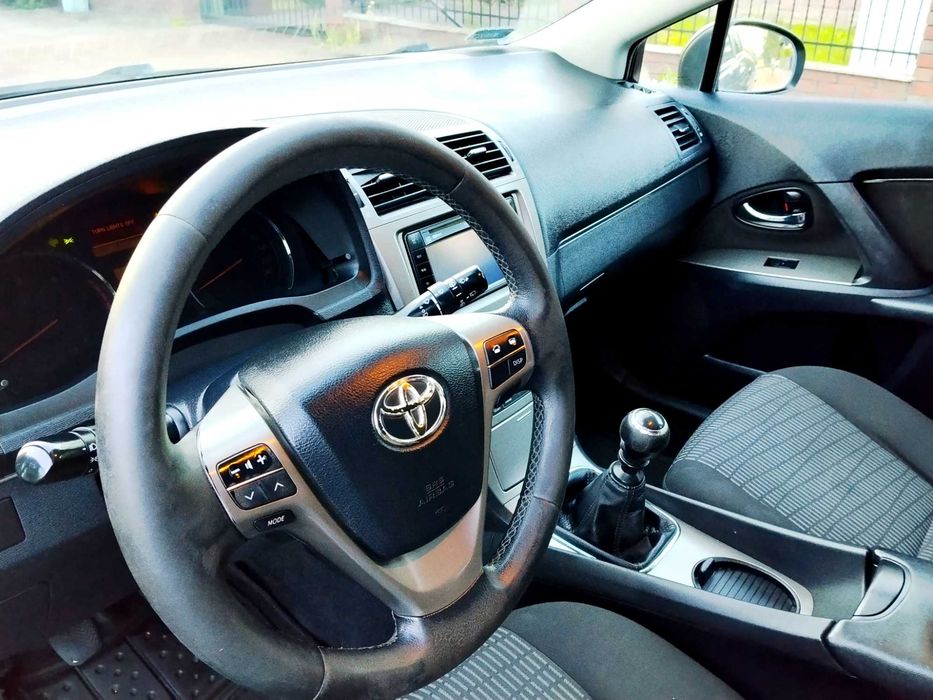 Toyota Avensis 2.0 diesel 2011 rok