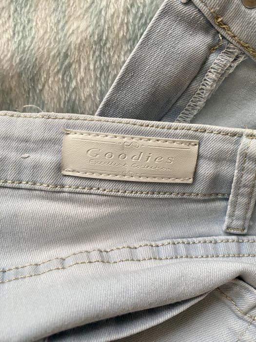 Damskie jasne jeansy skinny z perełkami r. M