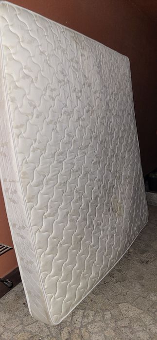 Ofereço Colchão cama casal 1,40x 1,90