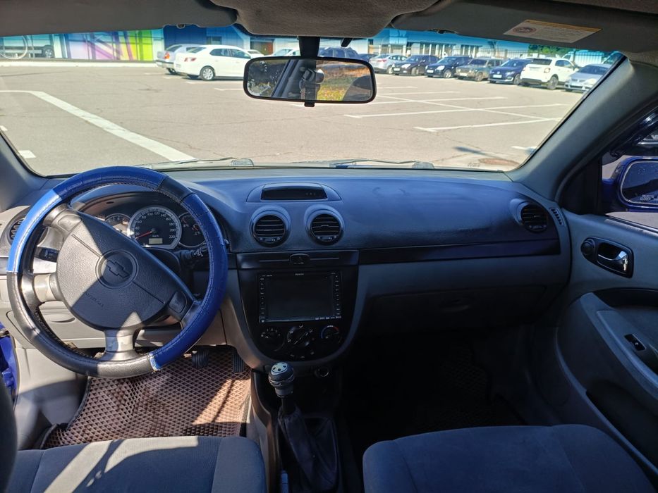 Продам гарний автомобіль Шевроле лачеті