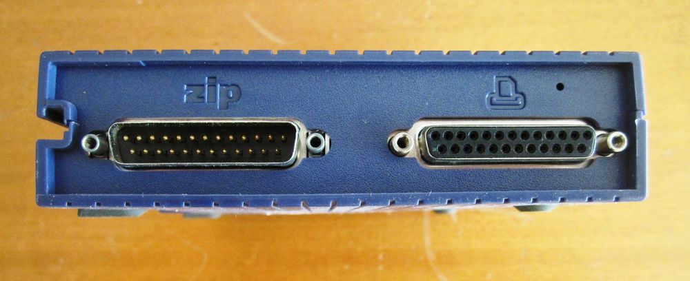 Iomega ZIP 100 MB and 250 MB Tape Drive64354227429377124