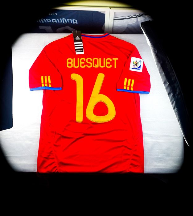 (L) BUSQUETS 16 HISZPANIA WORLD CUP 2010 / 2011 Adidas Nowa Czerwona Domowa Koszulka Piłkarska Jersey Sportowa T-shirt Kolekcjonerska na co Dzień