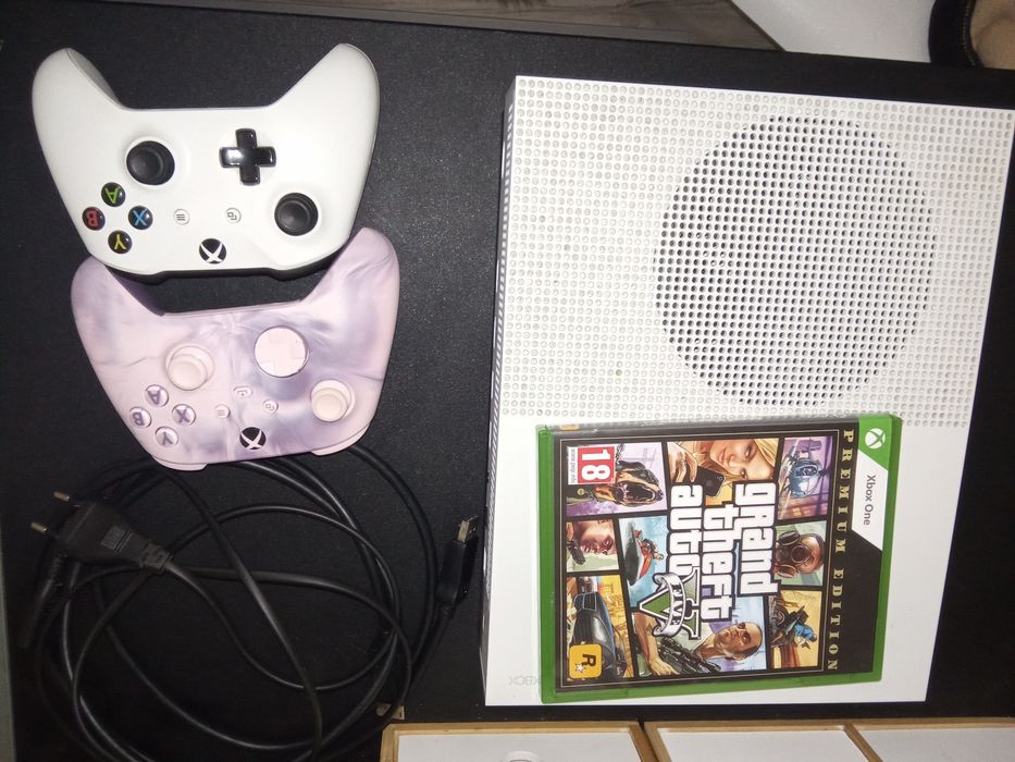 Xbox One S , 2 pady i GTA5 AKTUALNE