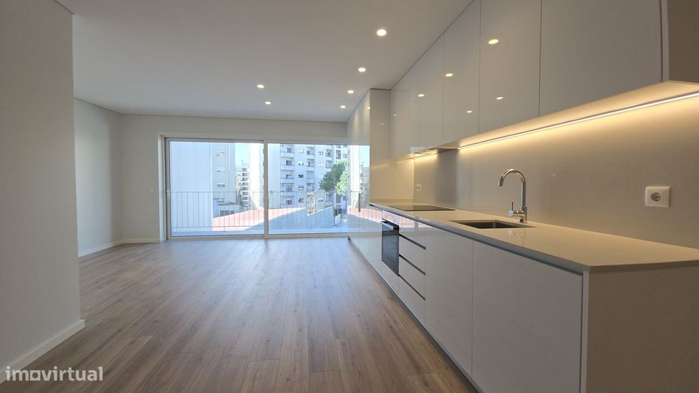 Apartamento T2 Novo Com Terraço No Coração De Braga — São Vicente, Braga