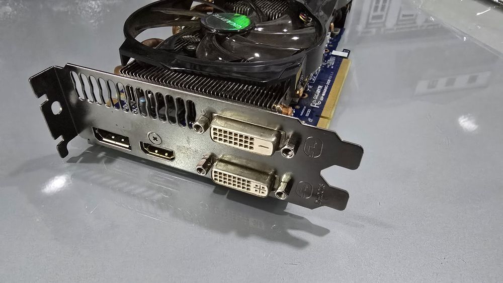 Placa de vídeo gigabyte gv- n6600c-2gd