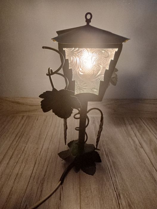 Antyczna lampa rękodzieło
