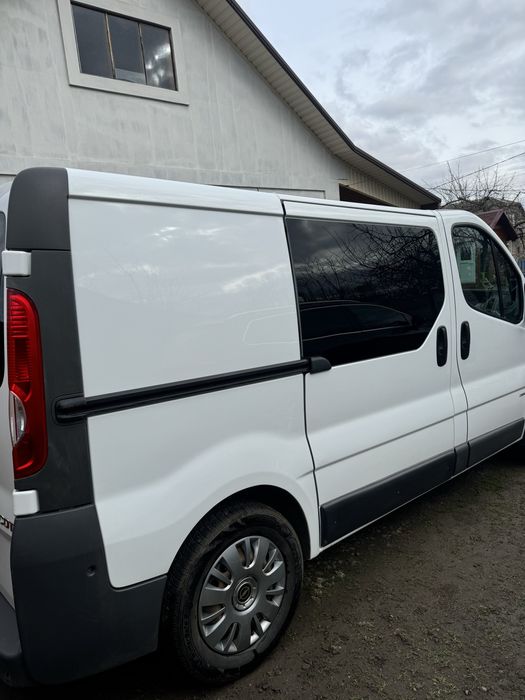 Опель віваро 2.0