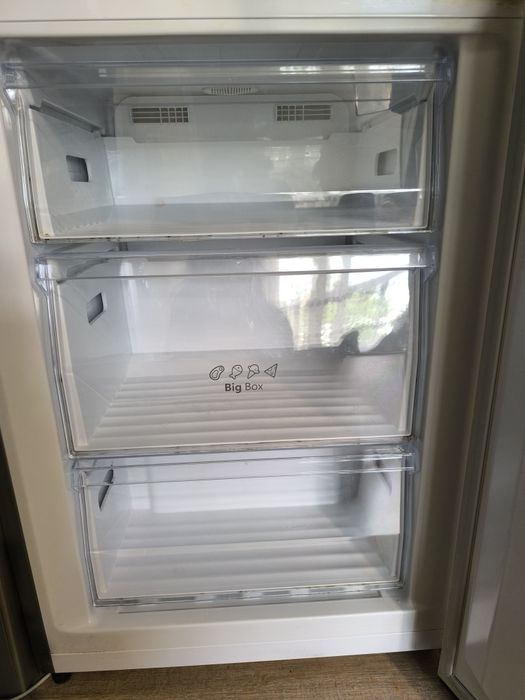 Продам холодильник Hisense