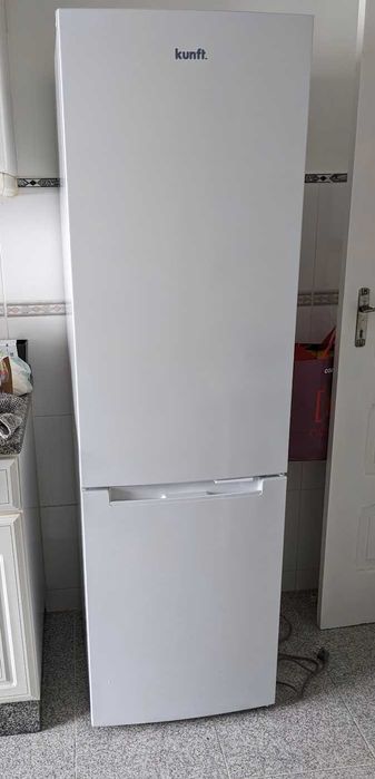 Frigorífico Combinado KUNFT – 253L No Frost – Excelente Estado