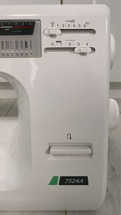 Швейна машинка в ідеальному стані Janome 7524 A