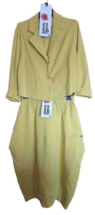 Zestaw żakiet i spódnica bombka w żółtym kolorze