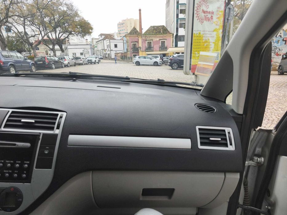 Ford C-Max 1.6 TDCi 90cv Económico, Confortável e Pronto para Estrada!