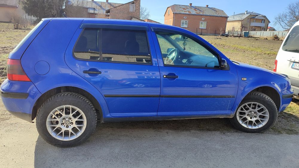 Продам , Фольксваген гольф 1.6 б.