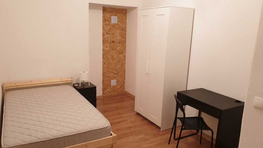 Quarto não fumadores tudo incluído 5mnt do comboio de Santa Iria de Azóia e a 10mnt de Lisboa