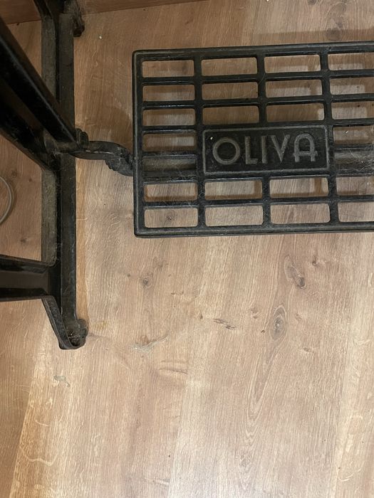 Maquina custura Oliva restaurada