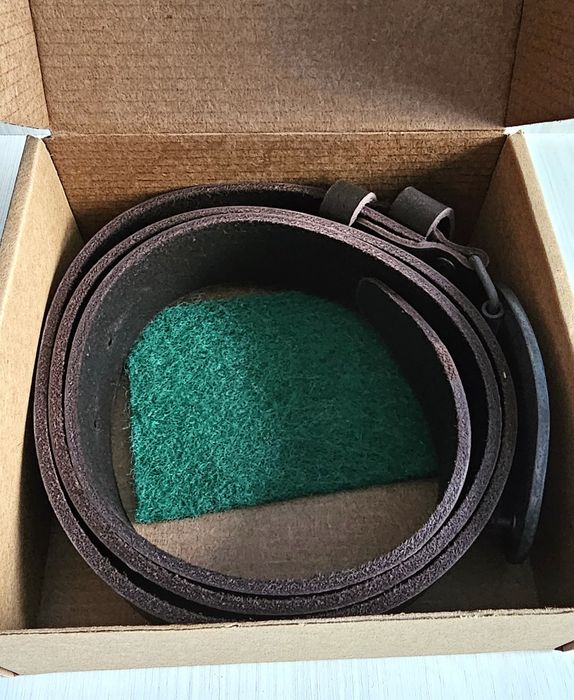 Новий шкіряний ремінь з латуневою пряжкою