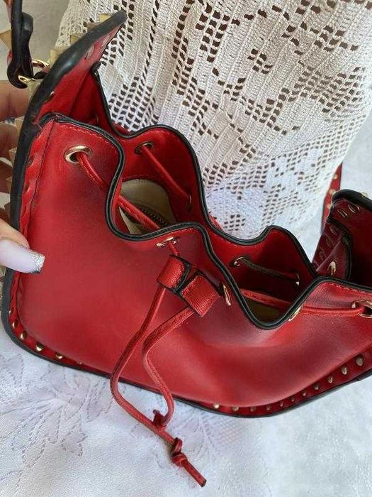 Valentino Garavani сумка с ремнем шипами сумочка-мешок