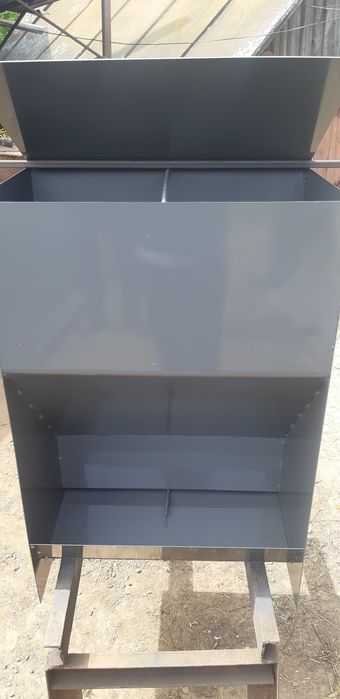 Бункерні кормушки для свиней