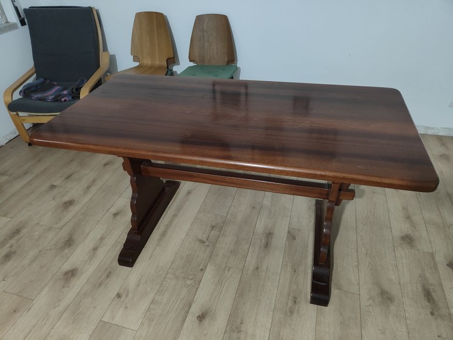 mesa de refeição em mogno