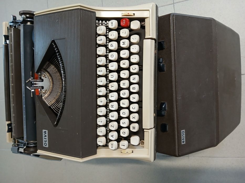 Máquina de escrever Oliva