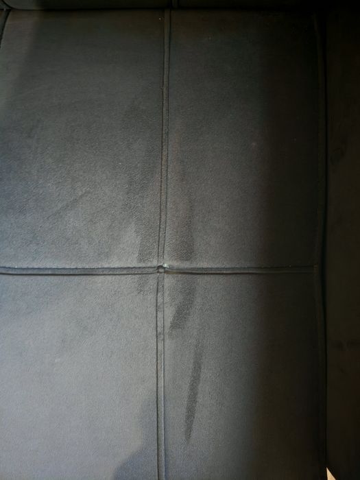 Fotel ciemnoszary z przeszyciami