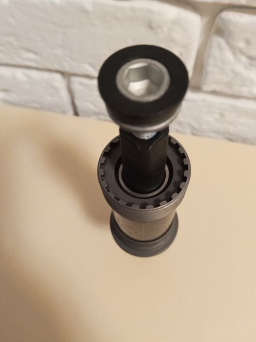 каретку Mimoke 8868 для велосипеда.