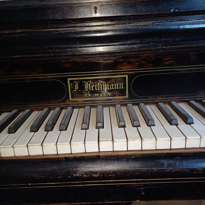 Fortepian antyk sprzedam