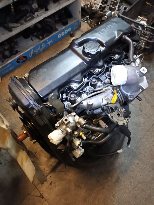 Vende-se um motor de Toyota 2L, 2.4 CC, para Toyota Hiace. Hilux, Toyota Dina 150, e Land-Cruizer