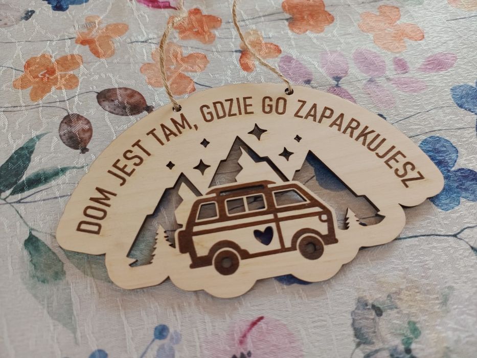 Kamper ze sklejki zawieszka na prezent ozdoba