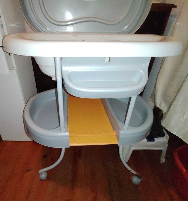 Muda Fraldas com Banheira