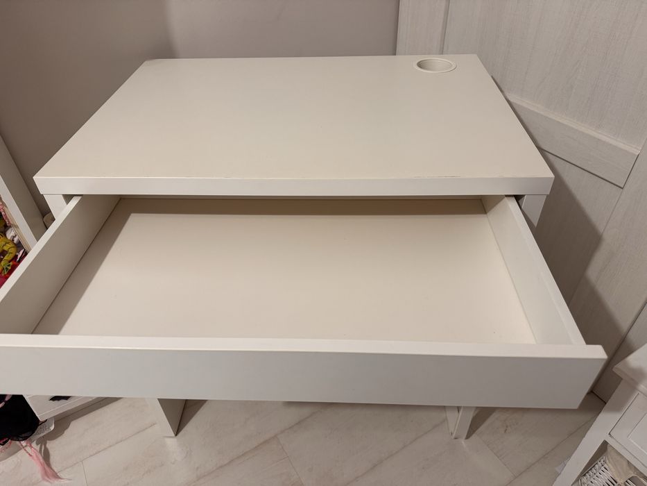 Biurko toaletka ikea micke białe