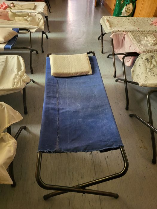 Caminhas de criança. Recheio de creche/infantário