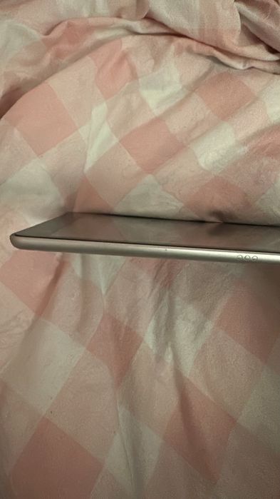 iPad Apple 9 generacji 64 GB 93 procent baterii stan bdb