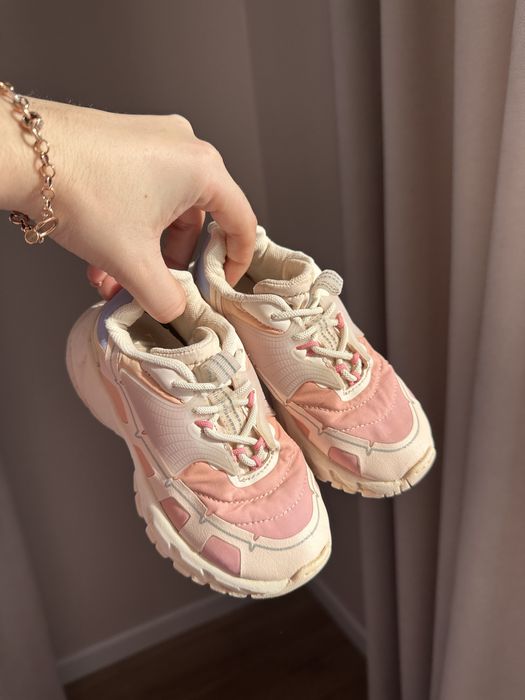 Кросівки Zara на весну