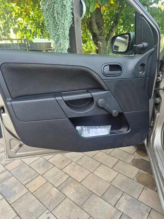 Fotele kanapa półka tapicerka Ford Fiesta mk6 5 drzwi