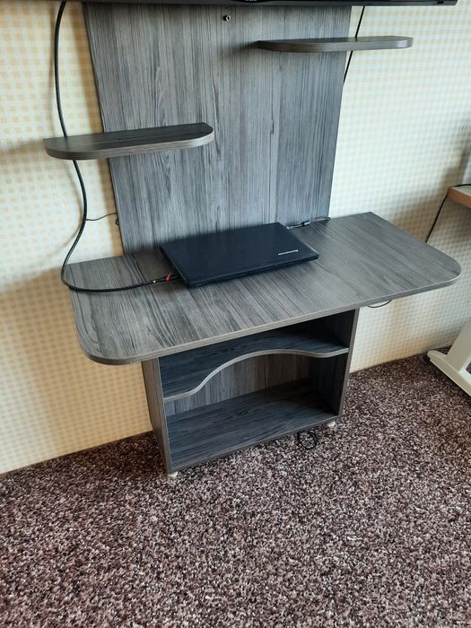 Стіл комп'ютерний