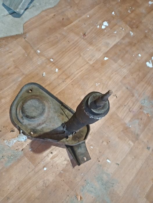 Чашка передньої пружини нижня ліва Ніва Ваз 2121 Нива