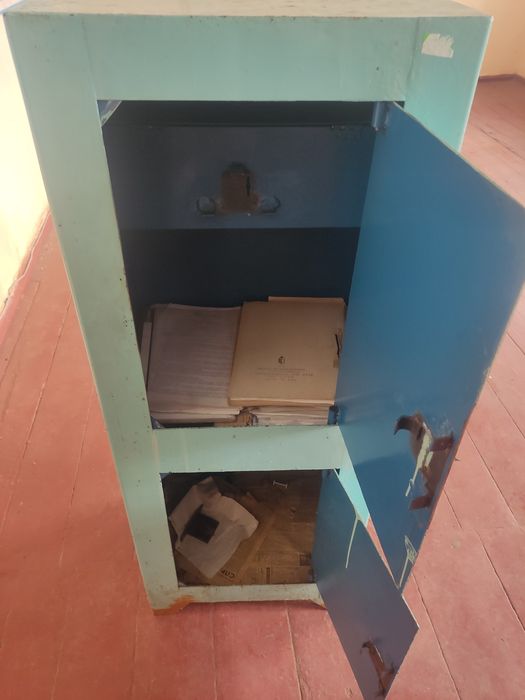 Продам Сейф  В хорошому стані.