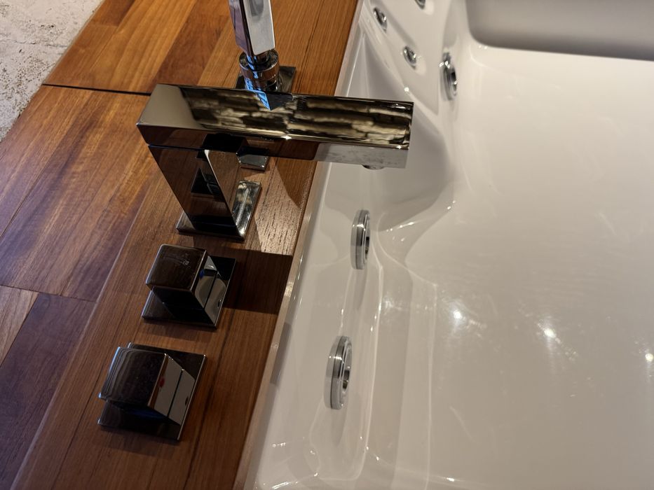 jacuzzi aura plus wood
