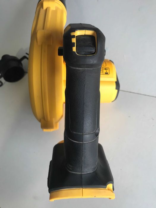Повітродувка акумуляторна DeWALT DCV100 з Англії