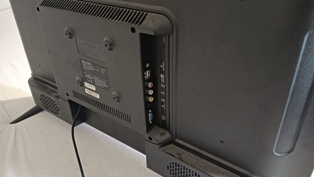 TV 32" Silver como nova, com comando